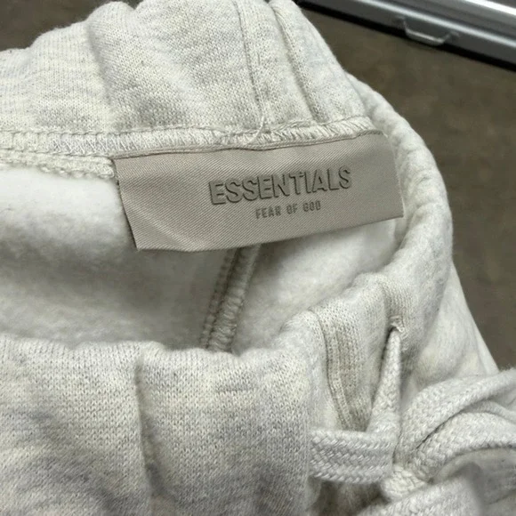 Fear of God Essentials SS22 'Light Oatmeal' Relaxed Sweatpants Size S - Picture 4 of 8